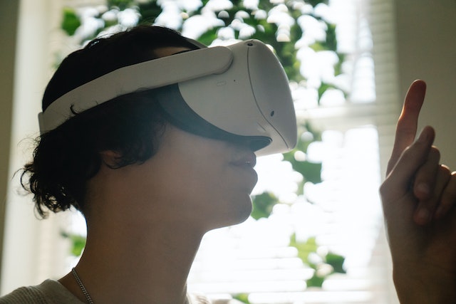 Virtual-and-Augmented-Reality-VR-AR